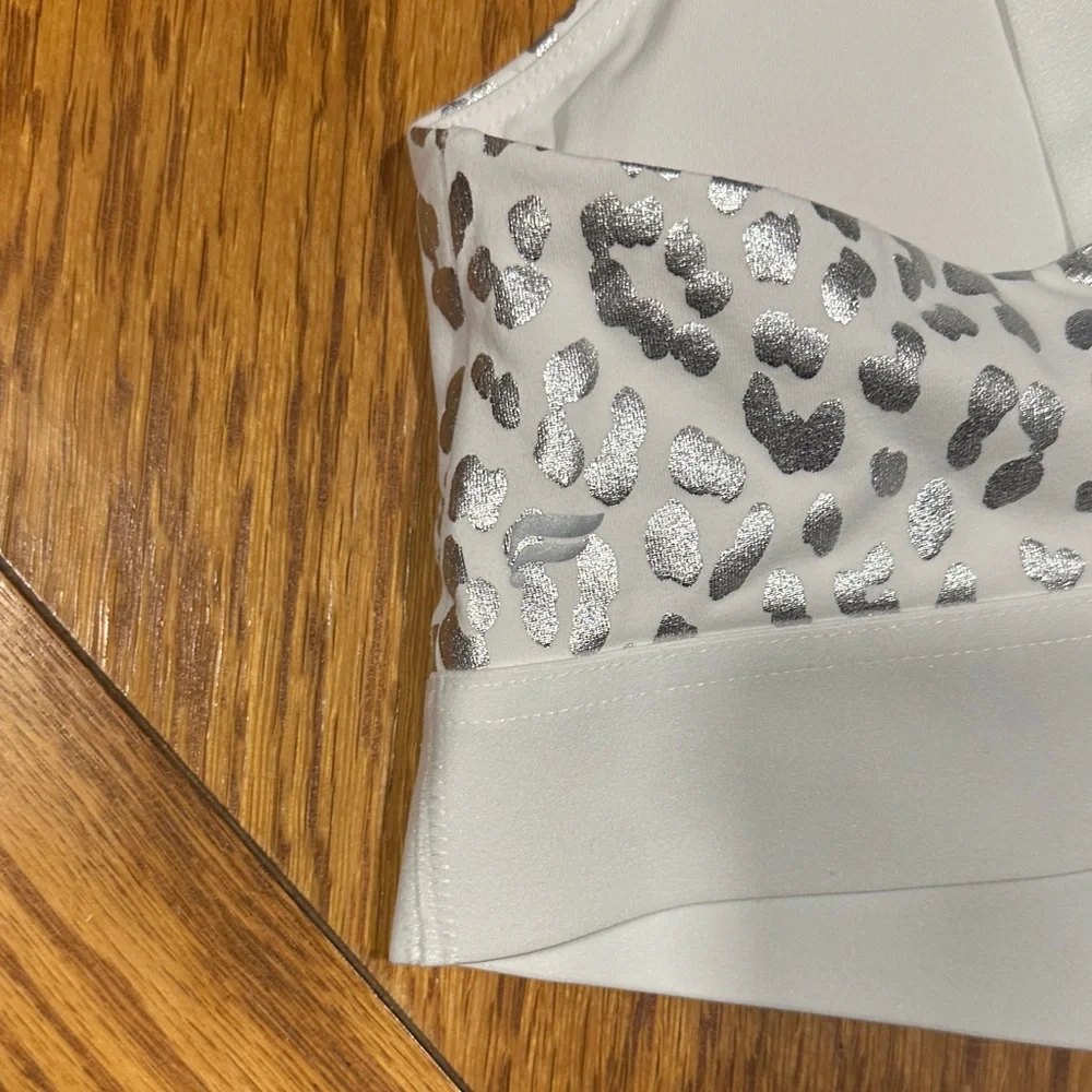 *FABLETICS* Silver Metallic x White Leopard Print V-Neck Sports Bra Size Large - Picture 5 of 6